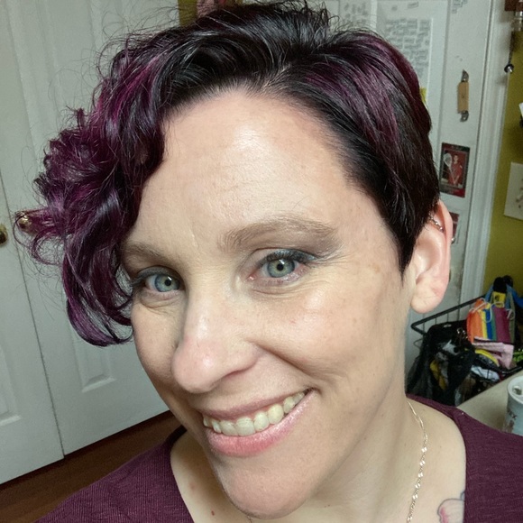 Meet your Posher, Lisa - Picture 1 of 1